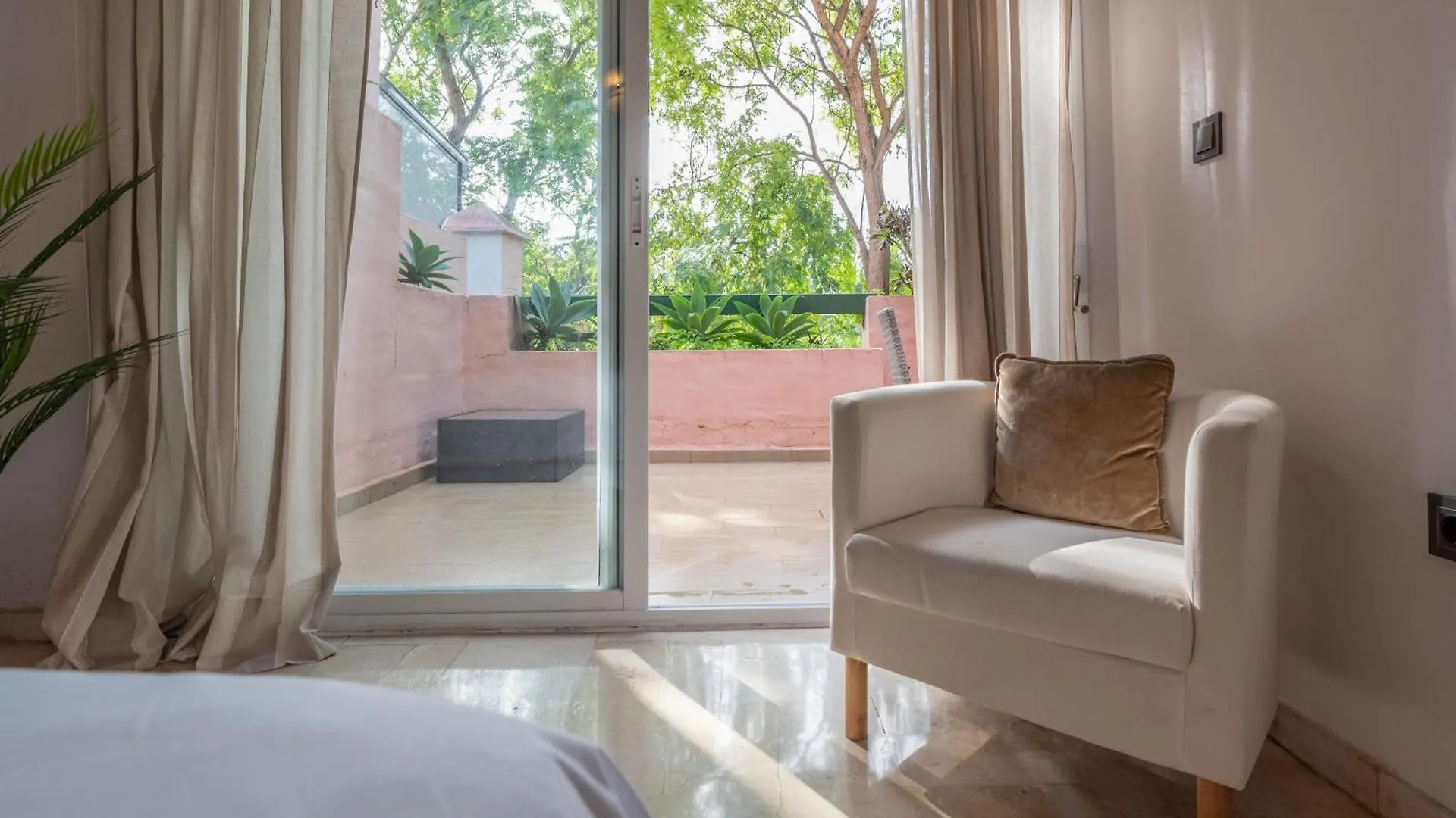 Fantastico Atico Duplex En Primera Linea De Golf Marbella