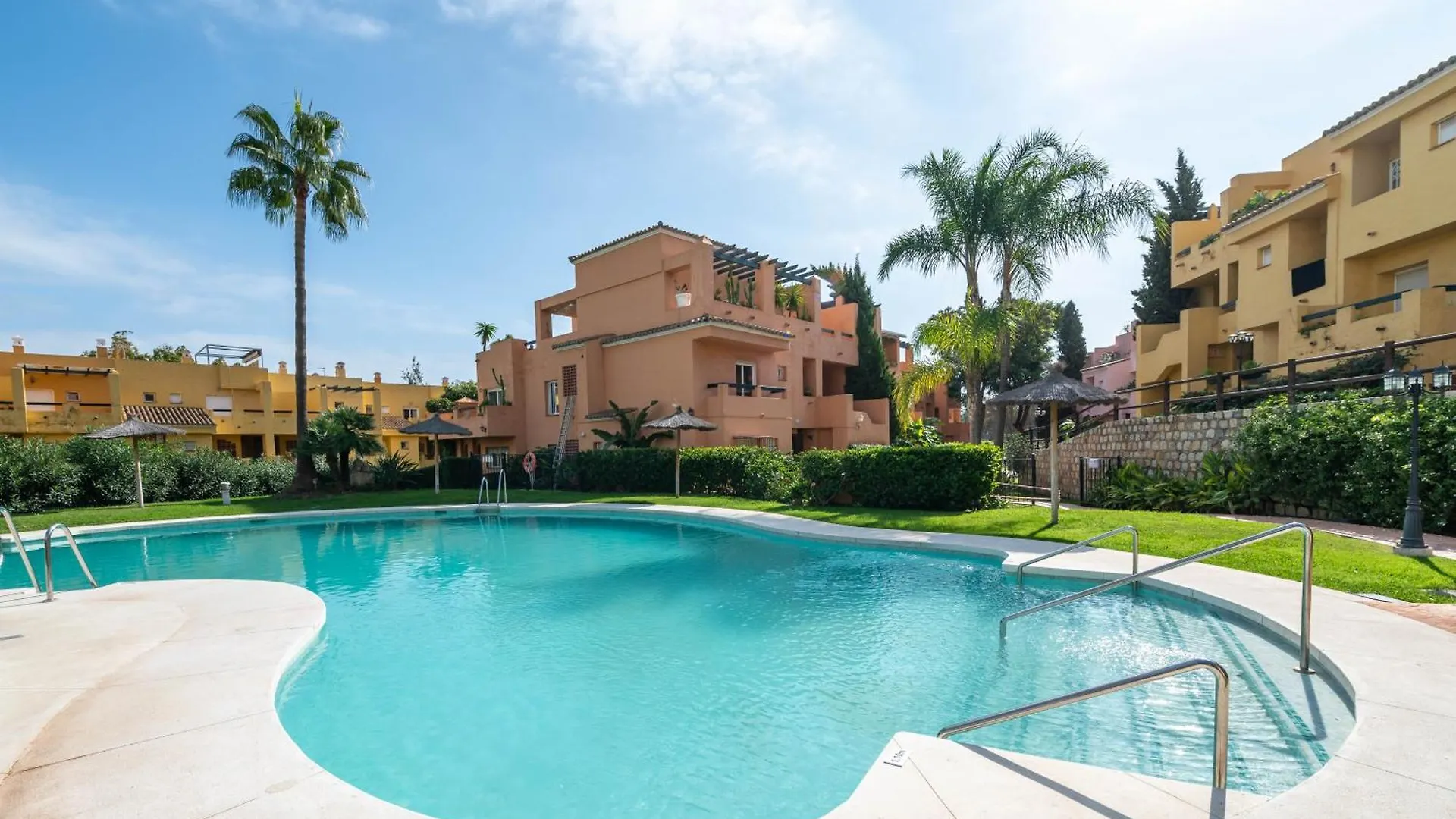 Fantastico Atico Duplex En Primera Linea De Golf Marbella