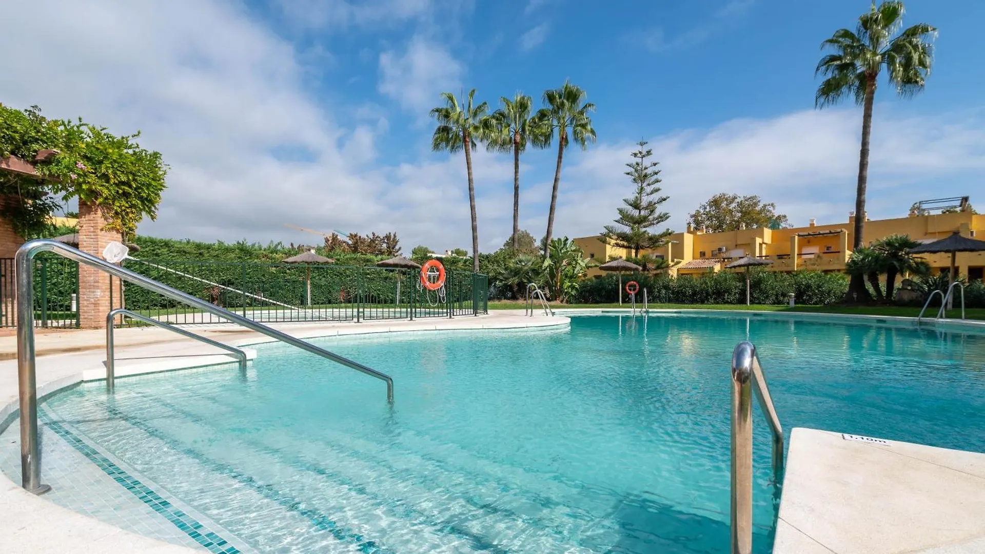 Apartment Fantastico Atico Duplex En Primera Linea De Golf Marbella