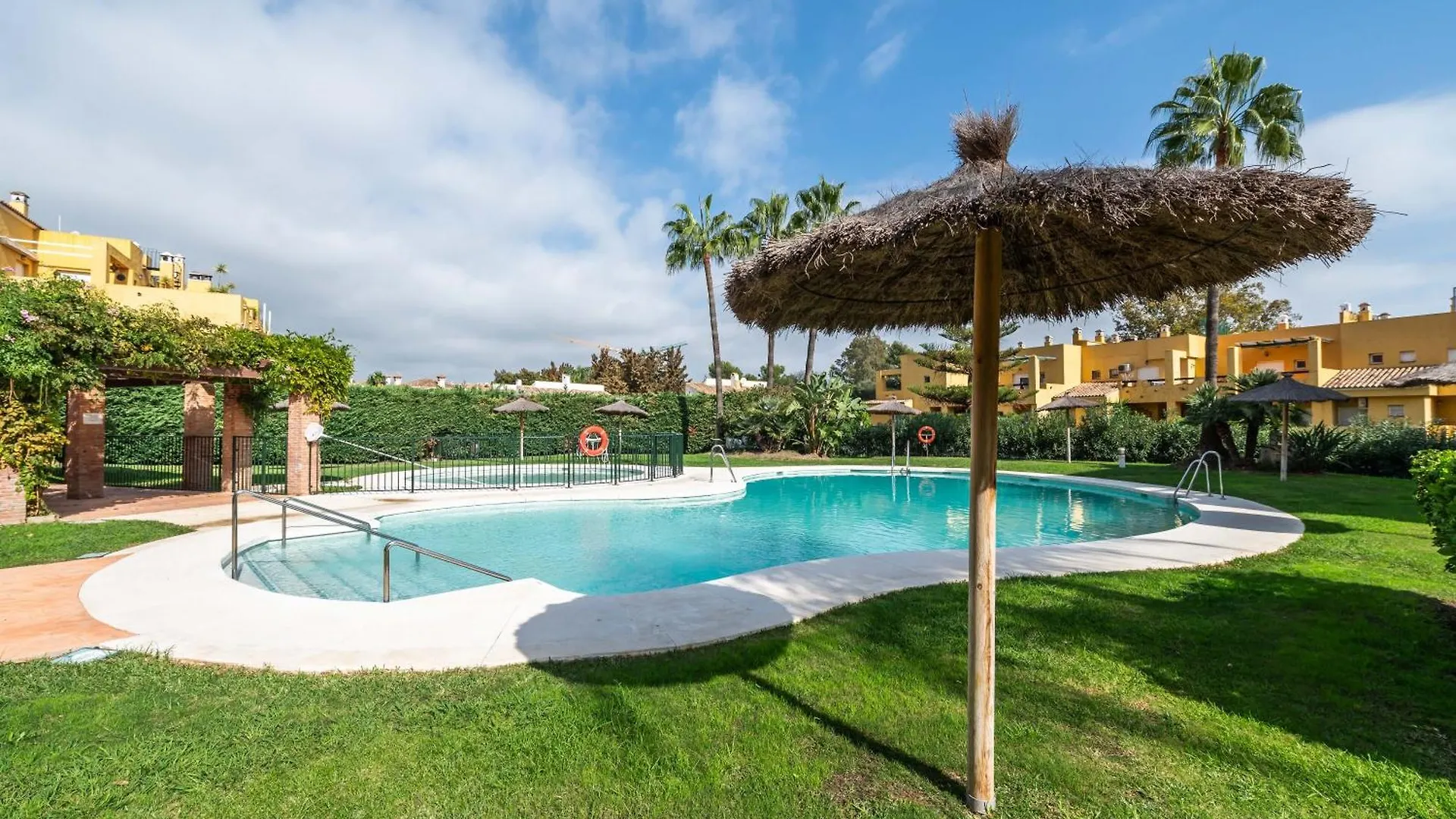 Fantastico Atico Duplex En Primera Linea De Golf Marbella
