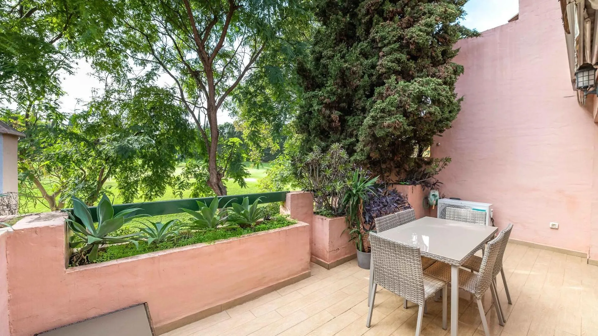 Fantastico Atico Duplex En Primera Linea De Golf Marbella
